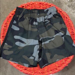 Boys Zyia camo shorts worn ONCE